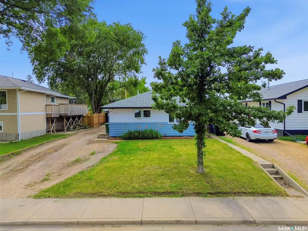 917 S Avenue N Saskatoon SK S7L 3A7