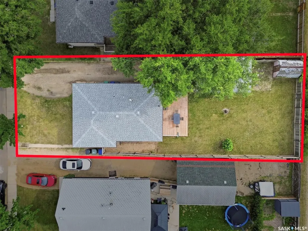 917 S Avenue N Saskatoon SK S7L 3A7