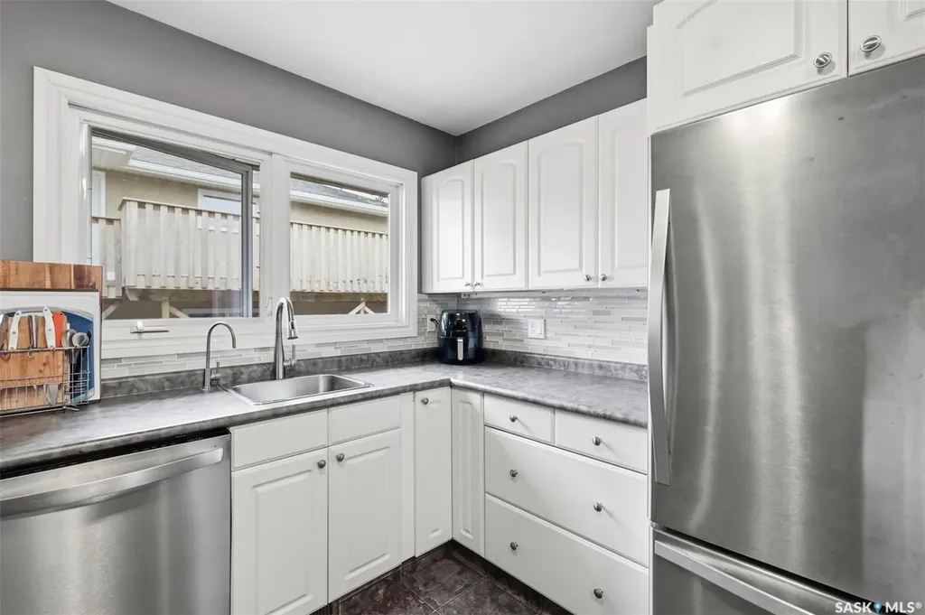 917 S Avenue N Saskatoon SK S7L 3A7