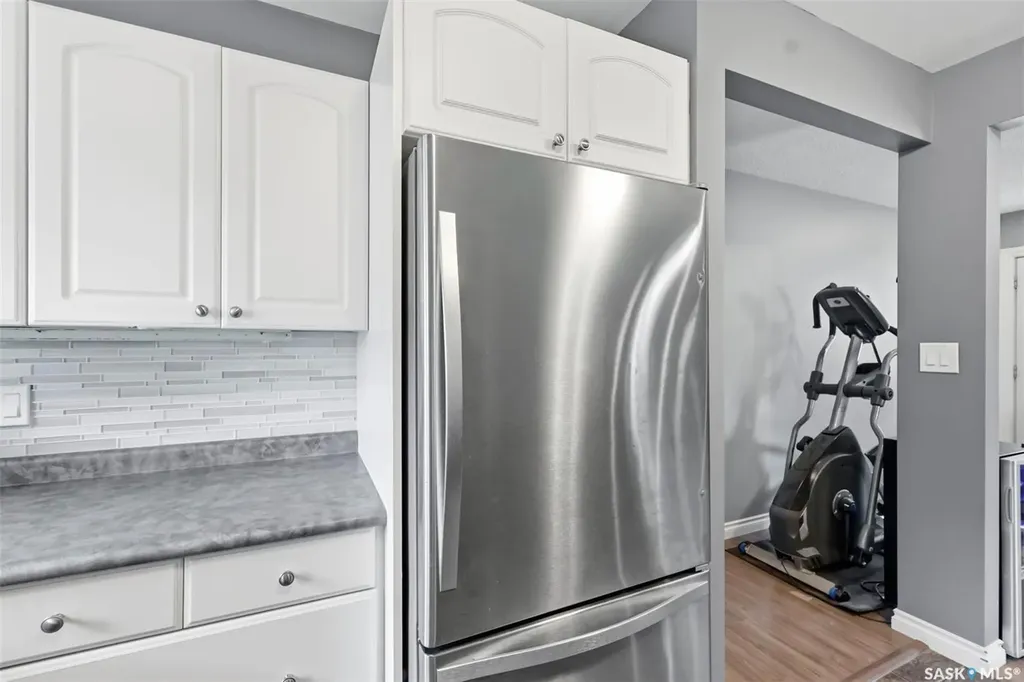 917 S Avenue N Saskatoon SK S7L 3A7