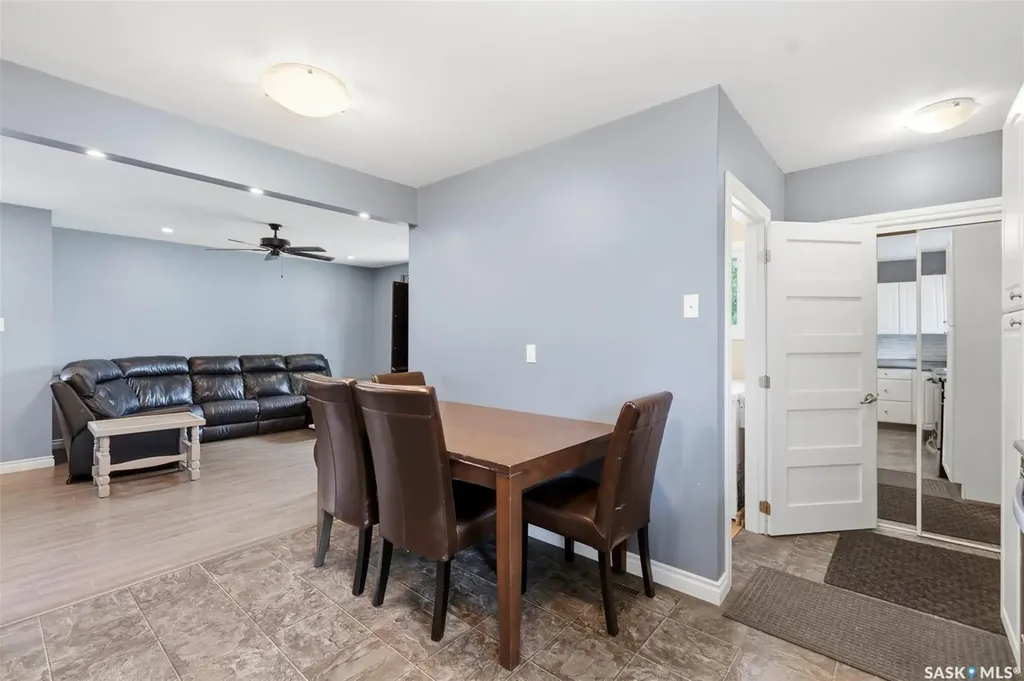 917 S Avenue N Saskatoon SK S7L 3A7