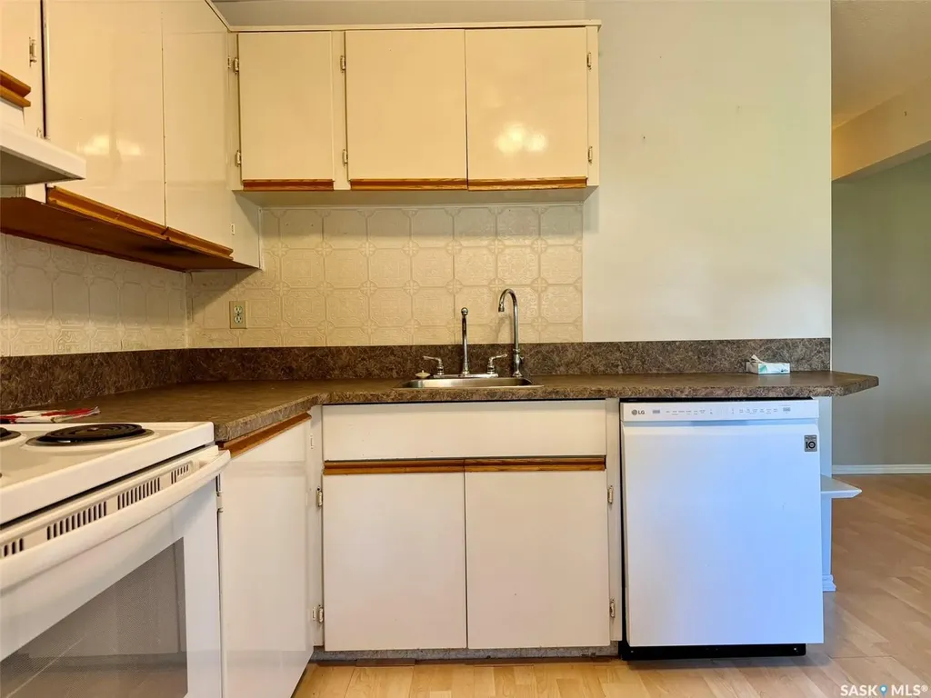 2536 Parliament Avenue Regina SK S4S 4H1