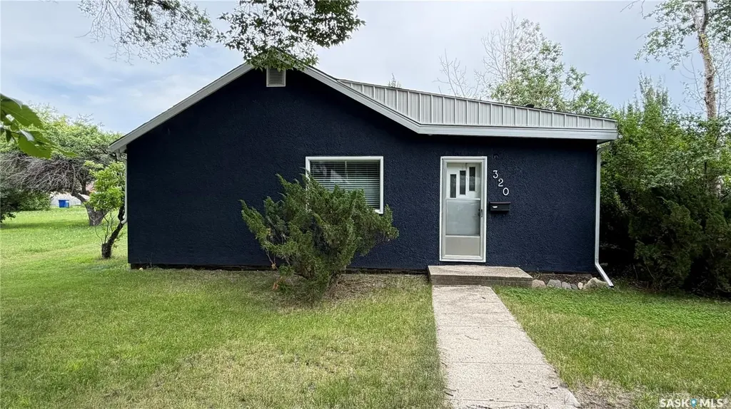 320 Aspen Street Maple Creek SK S0N 1N0