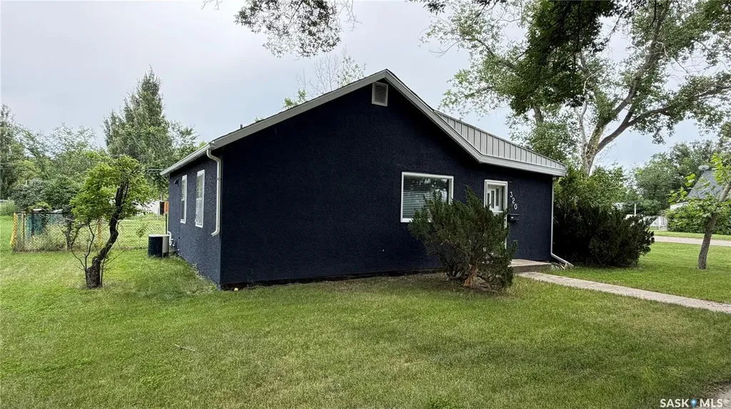 320 Aspen Street Maple Creek SK S0N 1N0