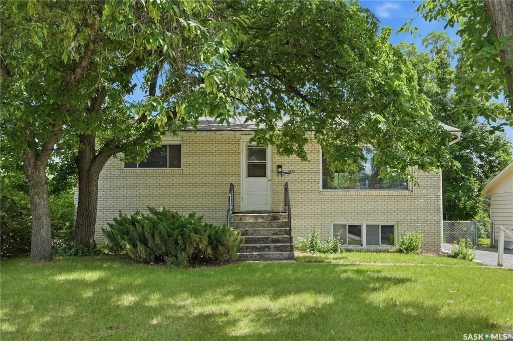 1632 9th Avenue N Saskatoon SK S7K 3A1