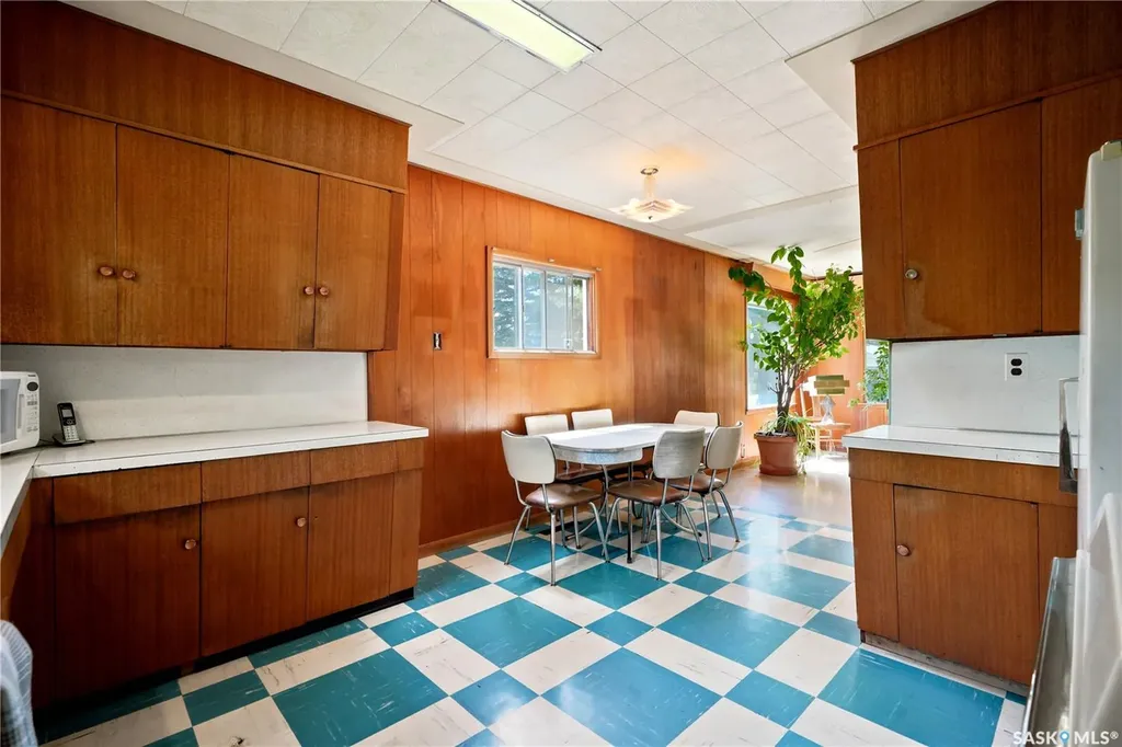 1632 9th Avenue N Saskatoon SK S7K 3A1