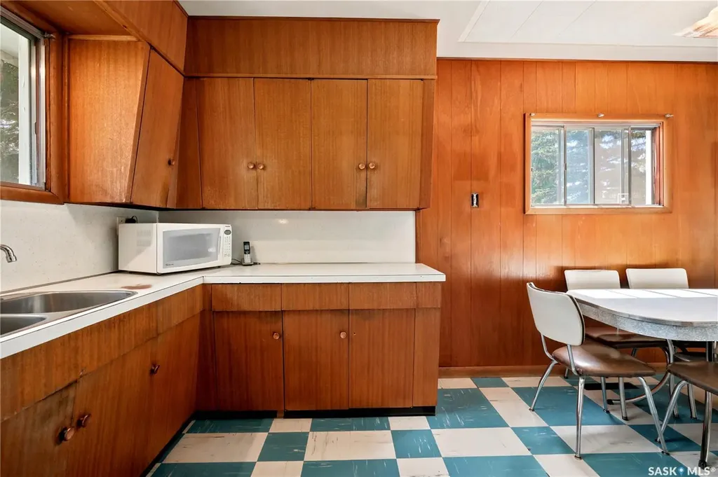 1632 9th Avenue N Saskatoon SK S7K 3A1