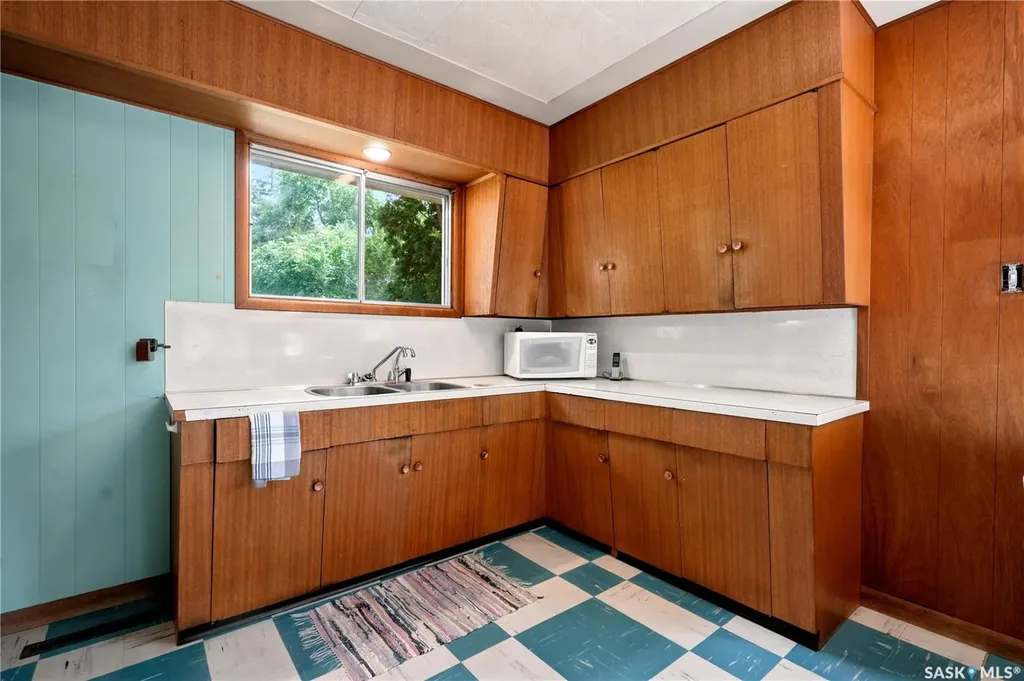 1632 9th Avenue N Saskatoon SK S7K 3A1