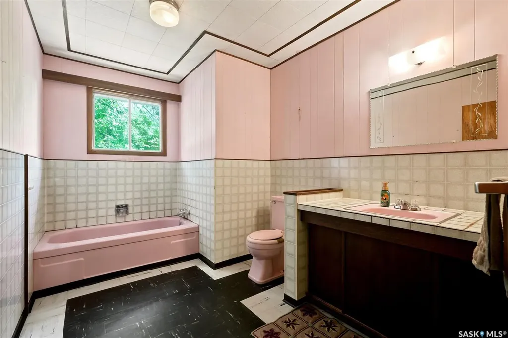 1632 9th Avenue N Saskatoon SK S7K 3A1
