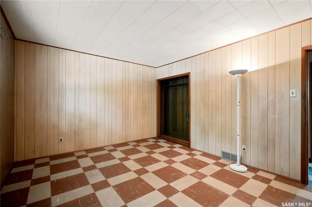 1632 9th Avenue N Saskatoon SK S7K 3A1