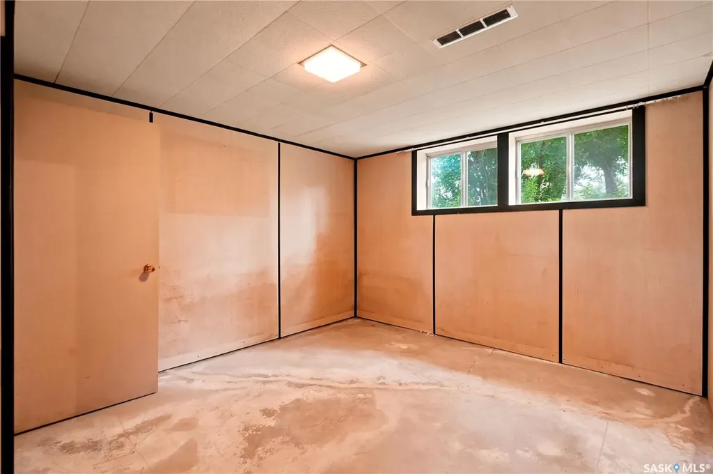 1632 9th Avenue N Saskatoon SK S7K 3A1