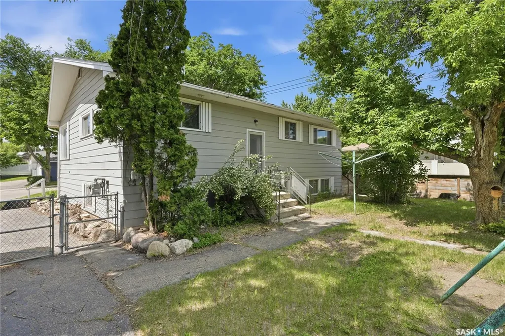 1632 9th Avenue N Saskatoon SK S7K 3A1