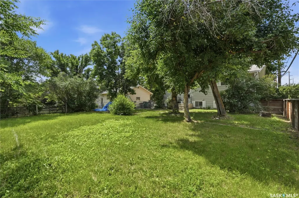 1632 9th Avenue N Saskatoon SK S7K 3A1