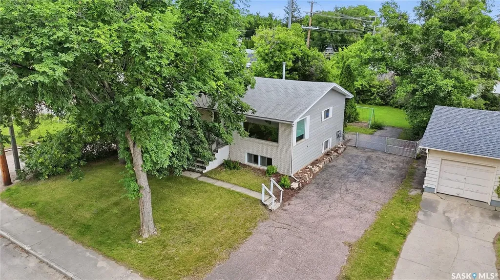 1632 9th Avenue N Saskatoon SK S7K 3A1