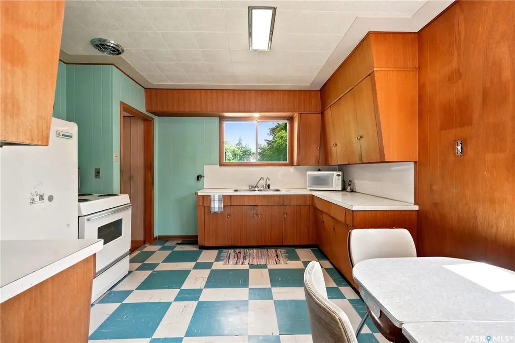 1632 9th Avenue N Saskatoon SK S7K 3A1