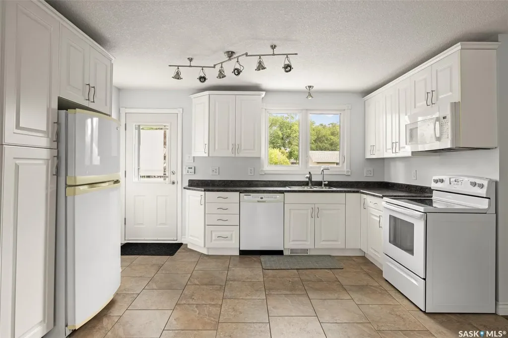 23 Boyce Street Regina SK S4R 6M3