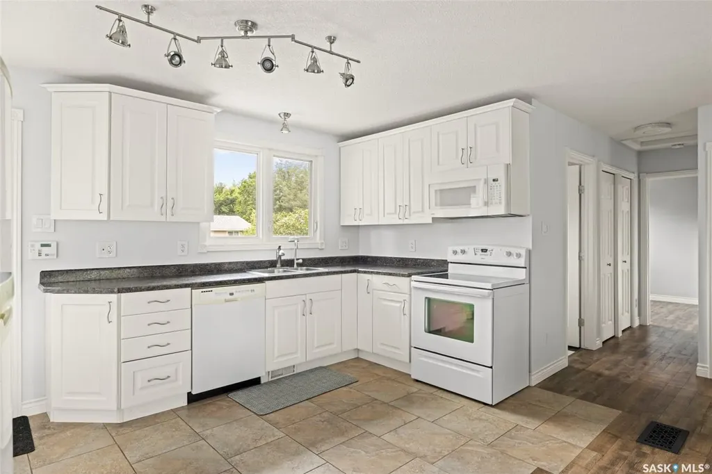 23 Boyce Street Regina SK S4R 6M3