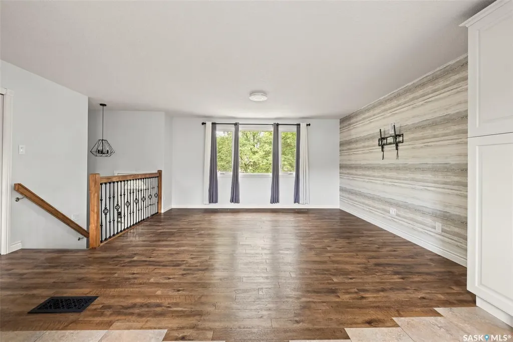 23 Boyce Street Regina SK S4R 6M3