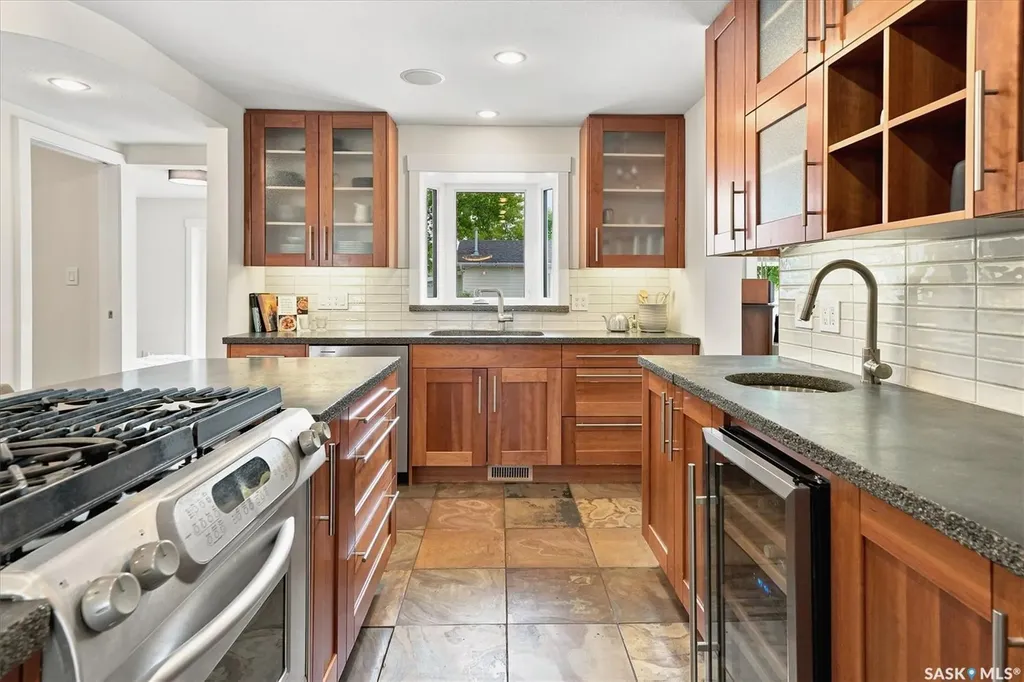 3834 Balfour Place Saskatoon SK S7H 3Z7