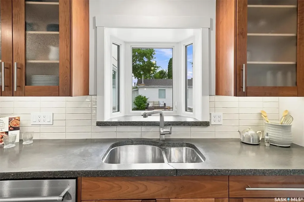 3834 Balfour Place Saskatoon SK S7H 3Z7