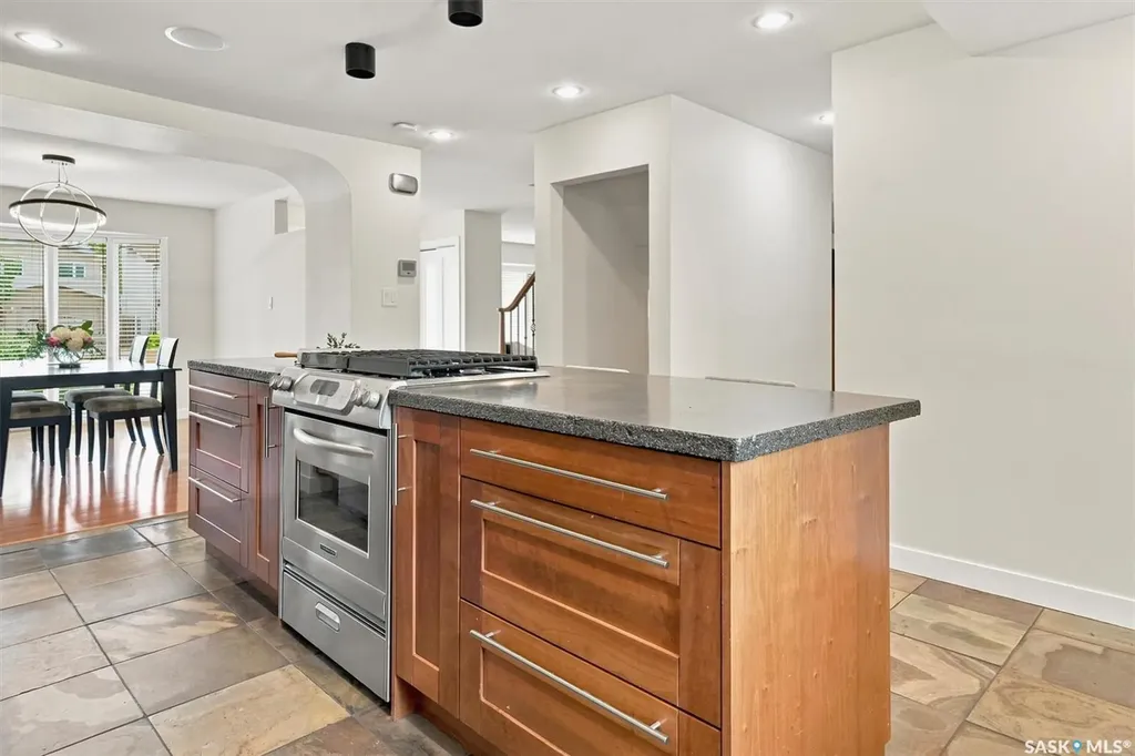 3834 Balfour Place Saskatoon SK S7H 3Z7