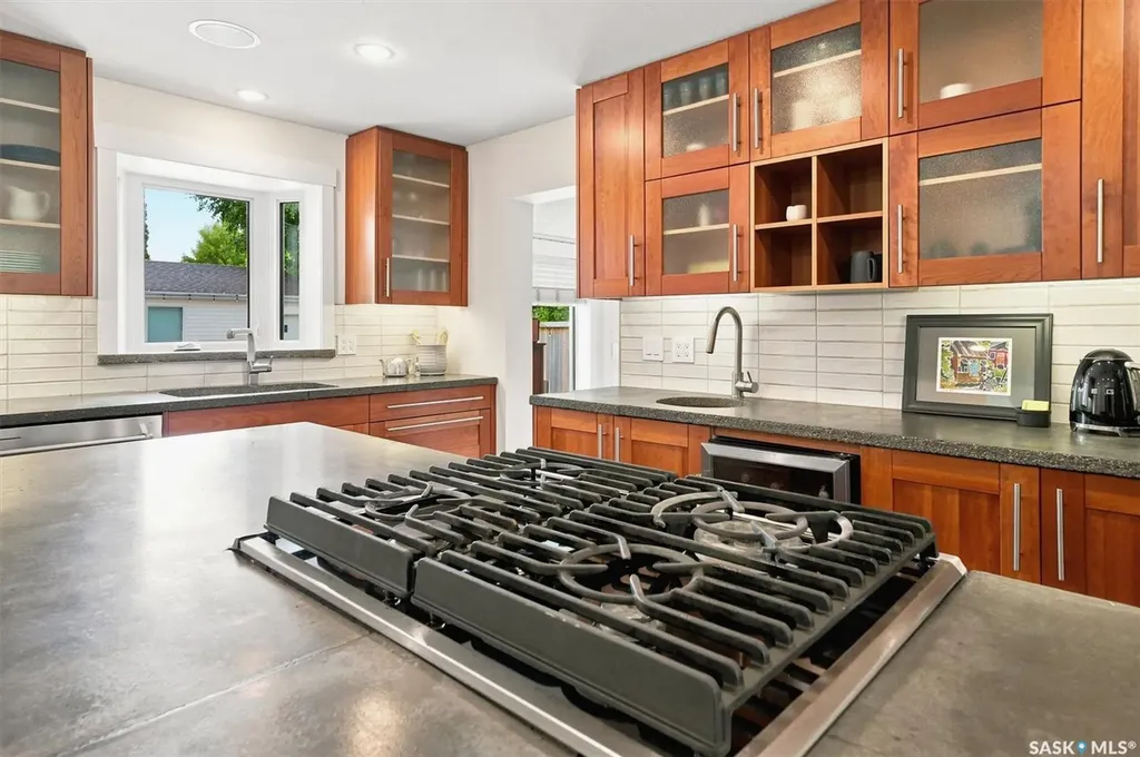 3834 Balfour Place Saskatoon SK S7H 3Z7