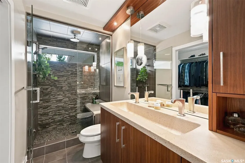 3834 Balfour Place Saskatoon SK S7H 3Z7