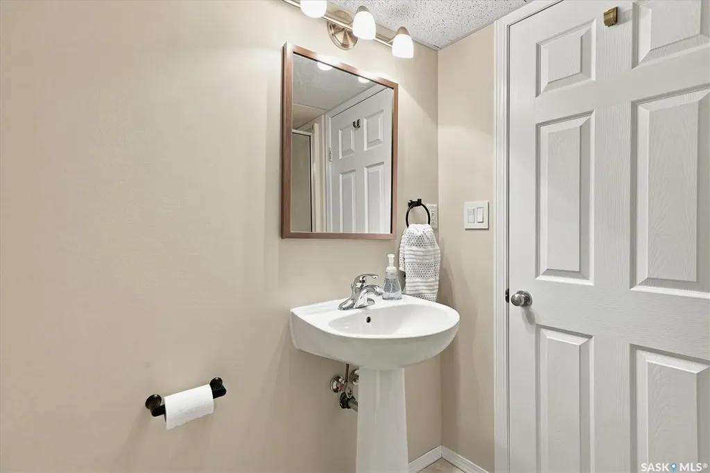 3834 Balfour Place Saskatoon SK S7H 3Z7