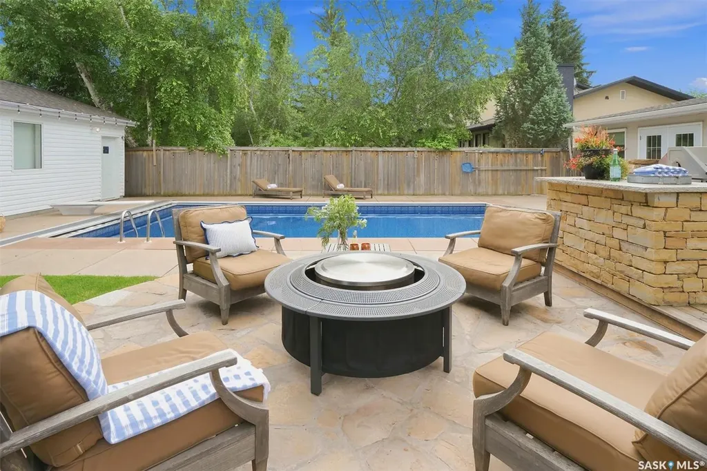 3834 Balfour Place Saskatoon SK S7H 3Z7