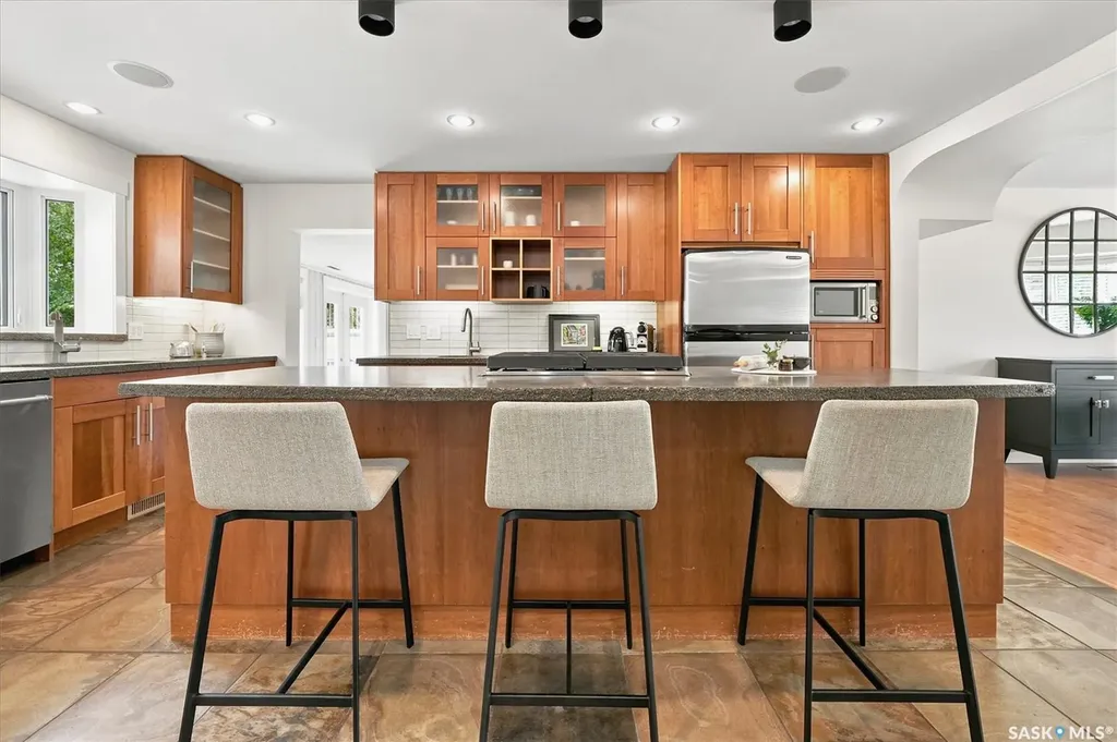 3834 Balfour Place Saskatoon SK S7H 3Z7