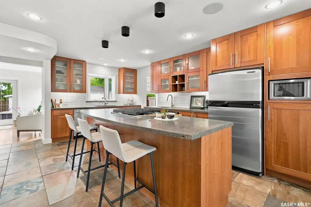 3834 Balfour Place Saskatoon SK S7H 3Z7