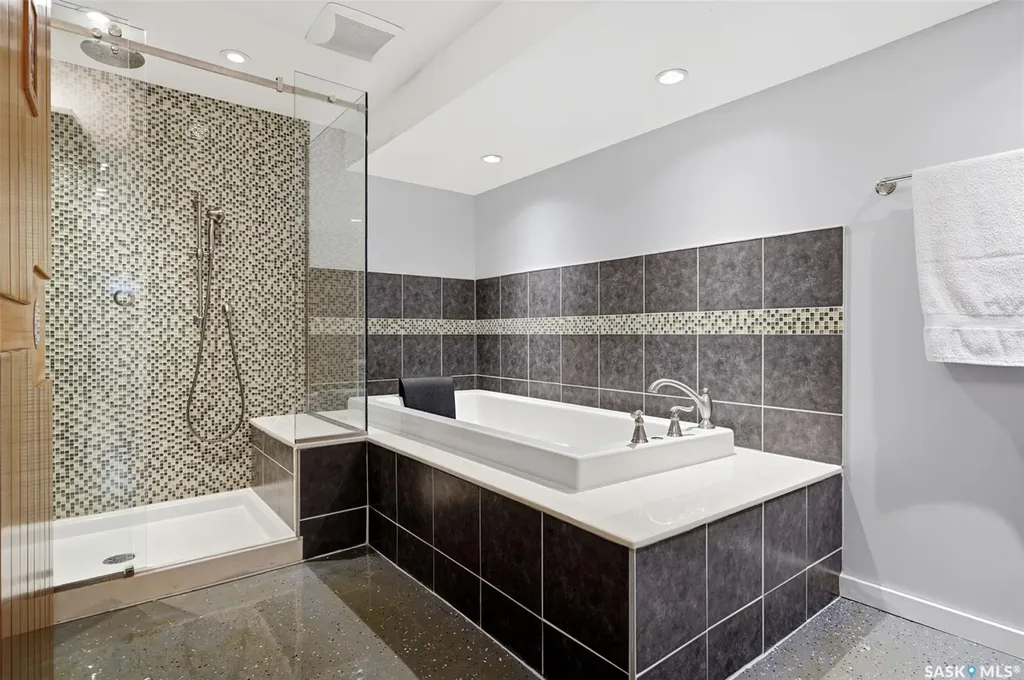 118 Lincoln Drive Regina SK S4S 6R3