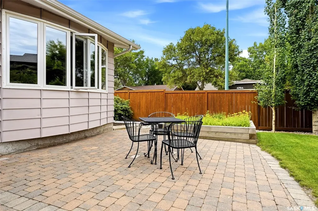 118 Lincoln Drive Regina SK S4S 6R3