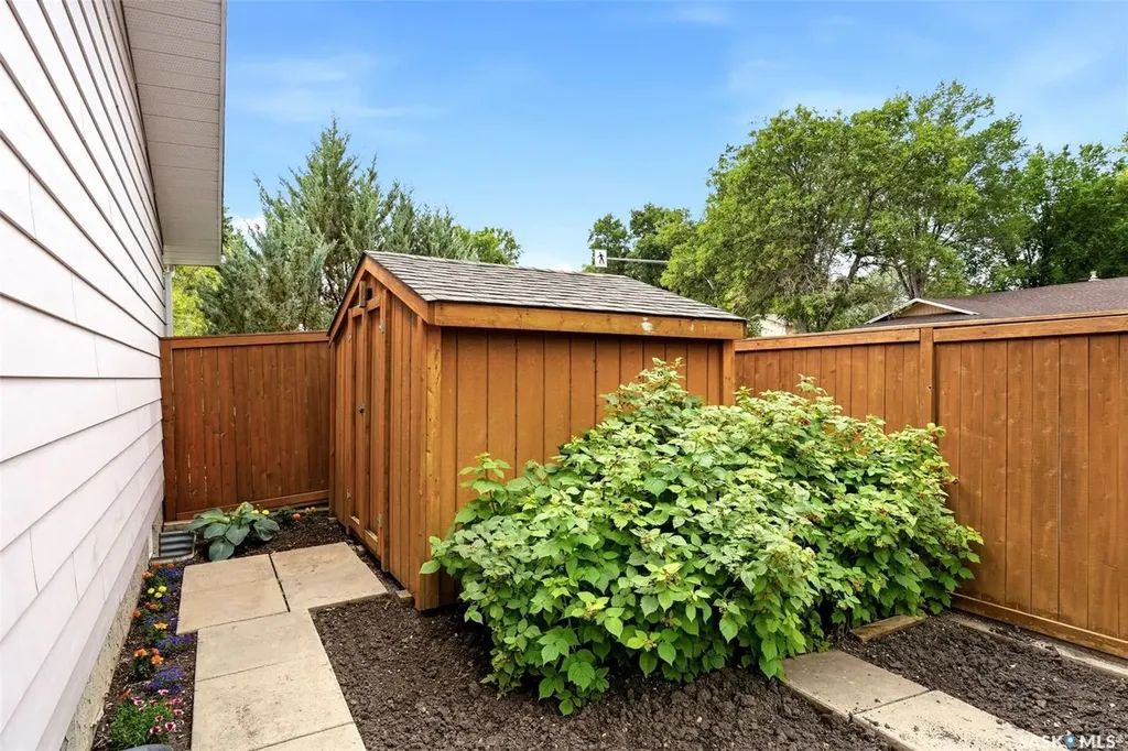 118 Lincoln Drive Regina SK S4S 6R3