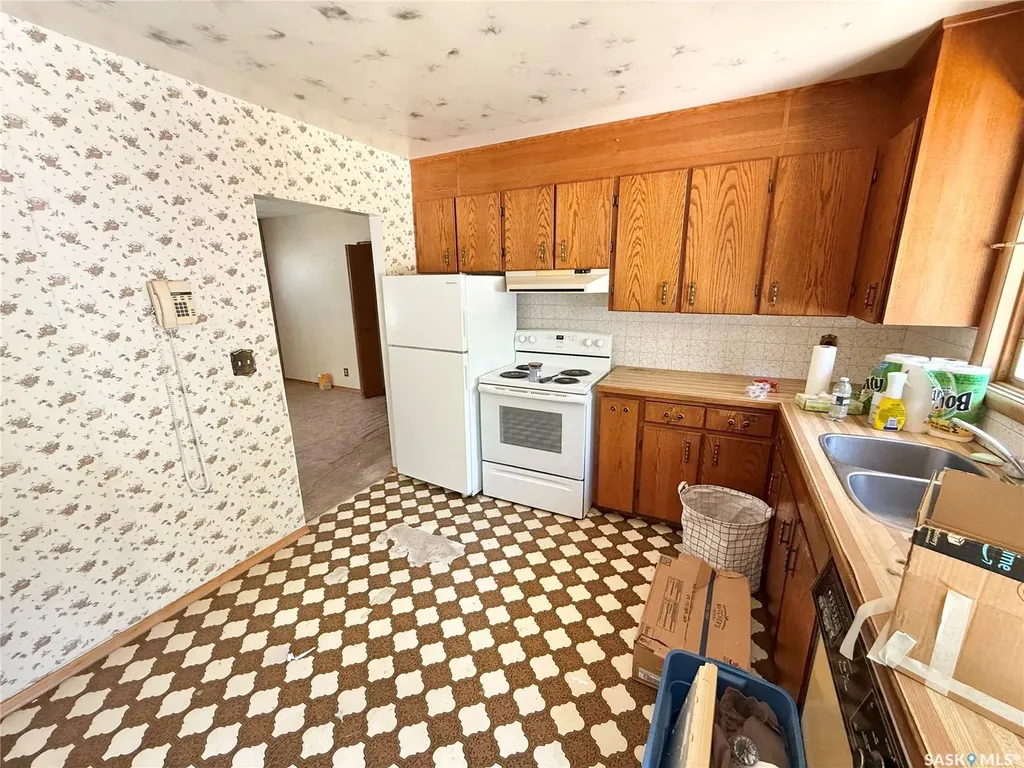 1117 Hartney Avenue Weyburn SK S4H 0L9