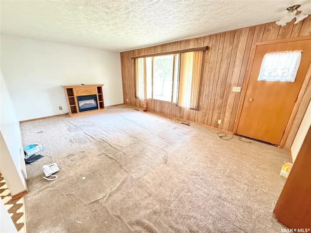 1117 Hartney Avenue Weyburn SK S4H 0L9