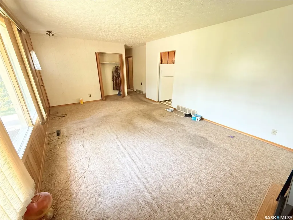 1117 Hartney Avenue Weyburn SK S4H 0L9