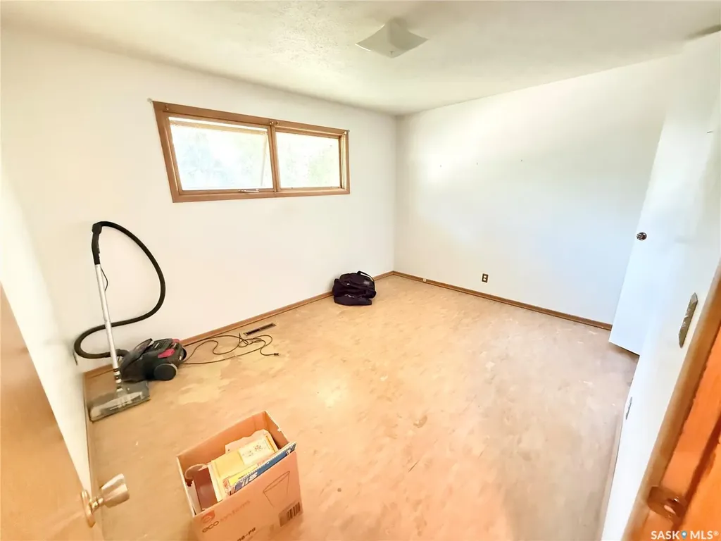1117 Hartney Avenue Weyburn SK S4H 0L9