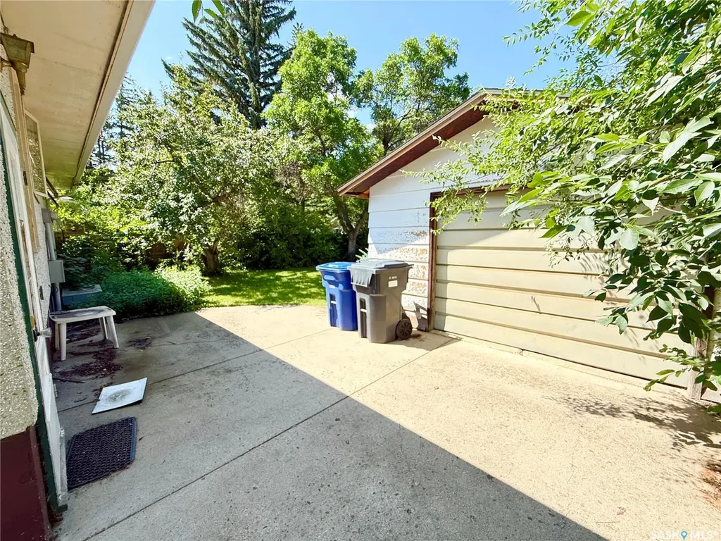 1117 Hartney Avenue Weyburn SK S4H 0L9