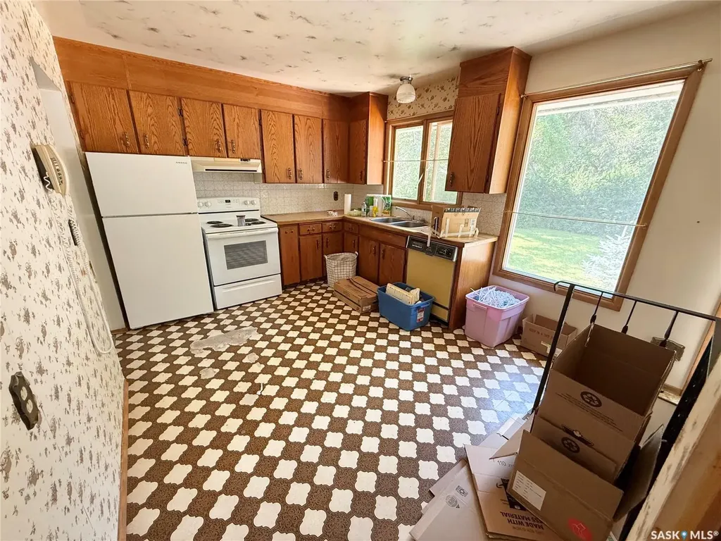 1117 Hartney Avenue Weyburn SK S4H 0L9