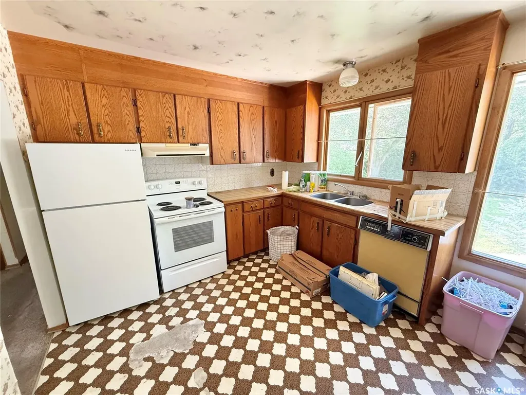1117 Hartney Avenue Weyburn SK S4H 0L9
