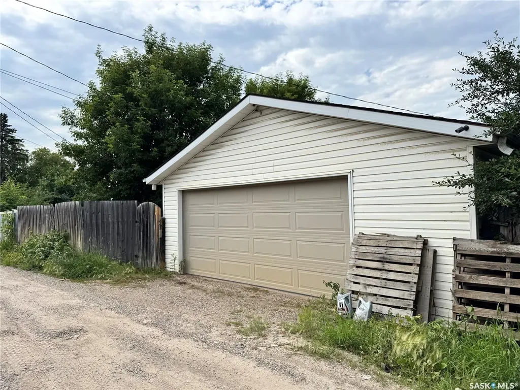 553 26th Street E Prince Albert SK S6V 1V4