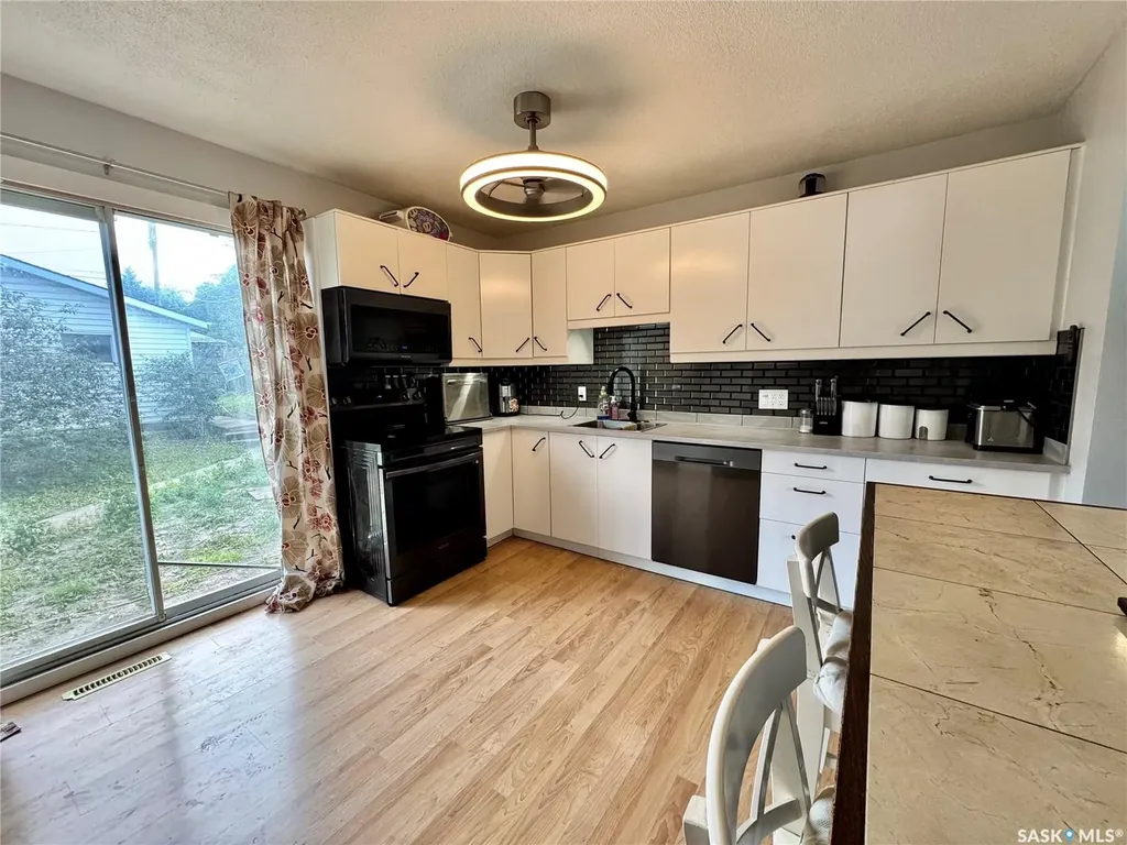 553 26th Street E Prince Albert SK S6V 1V4