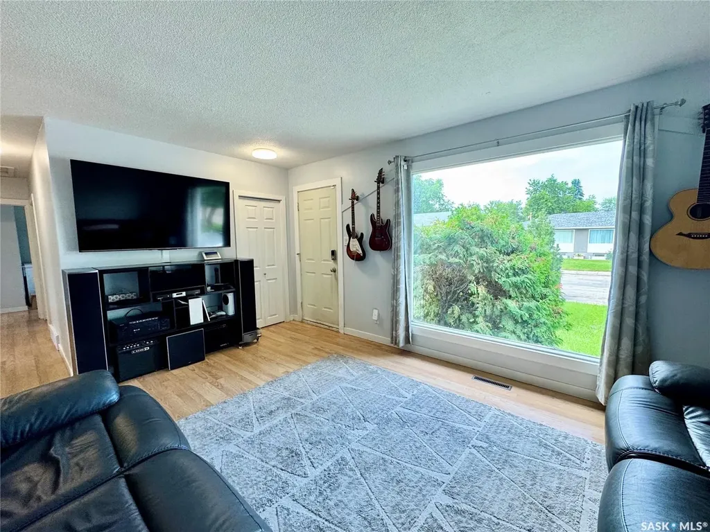 553 26th Street E Prince Albert SK S6V 1V4