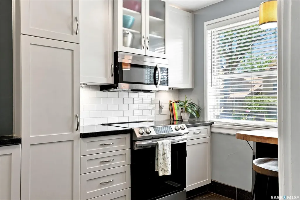 627 12th Street E Saskatoon SK S7N 0H3