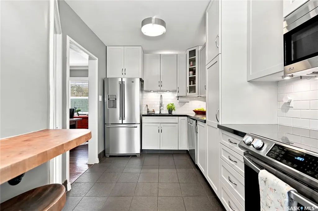 627 12th Street E Saskatoon SK S7N 0H3