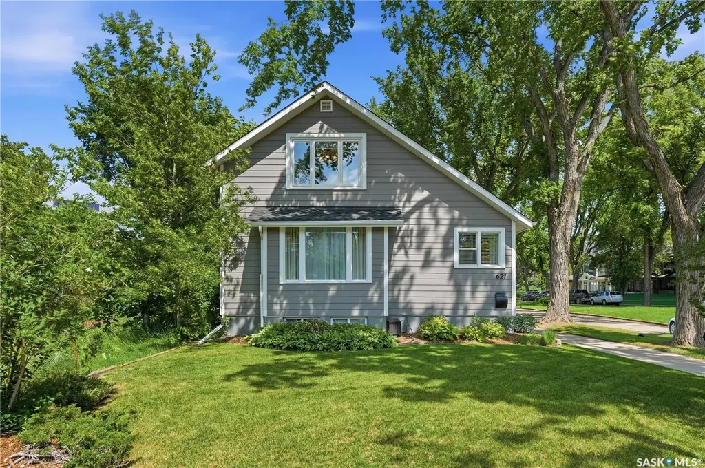627 12th Street E Saskatoon SK S7N 0H3