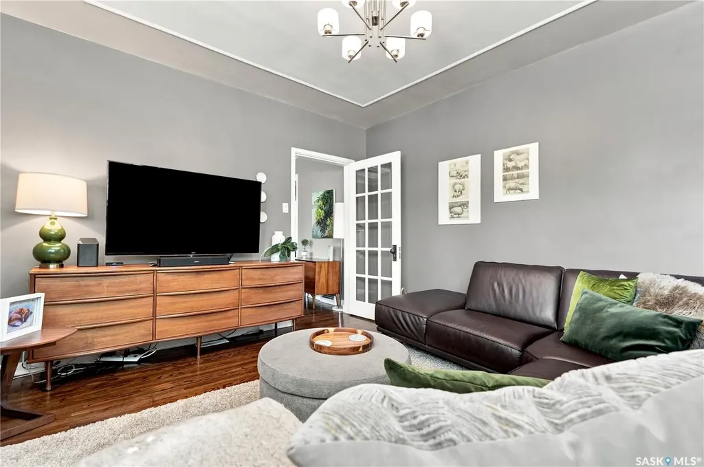 627 12th Street E Saskatoon SK S7N 0H3