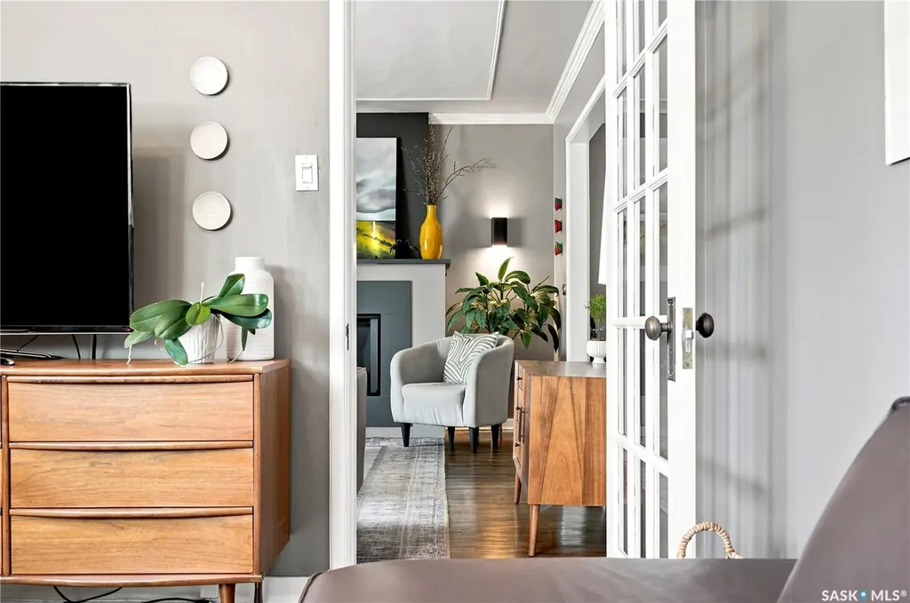 627 12th Street E Saskatoon SK S7N 0H3