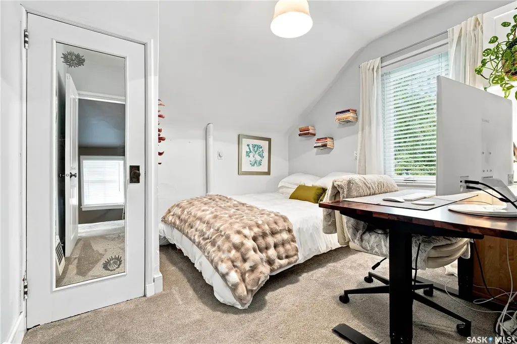 627 12th Street E Saskatoon SK S7N 0H3